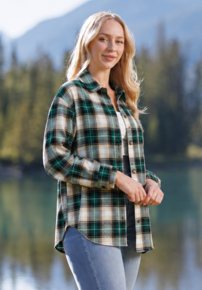 599/ Oversized Woman's Flannel Shirt in Green Plaid