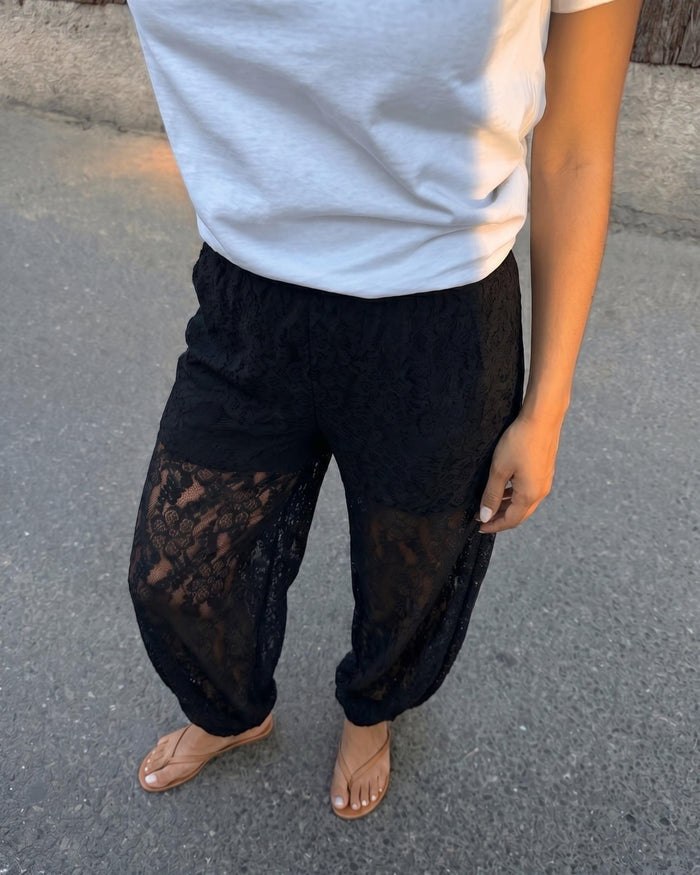ALINE BALLOON LACE PANTS - Black
