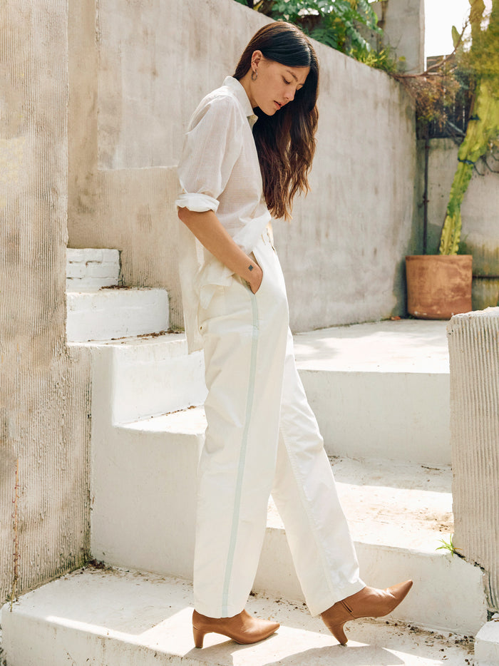 Gray baker striped trouser in white