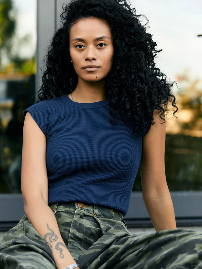 Black cut sleeve thermal in navy