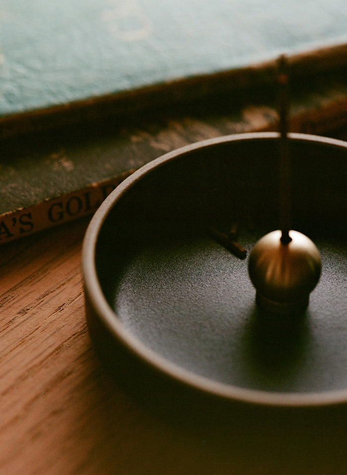 Dark Gray hasami incense holder