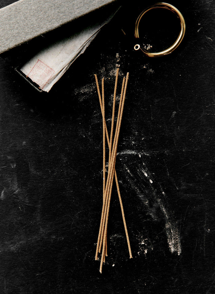 Black incausa fine tibetan incense