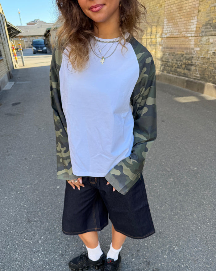 KLARA TEE - WHITE/GREEN ARMY