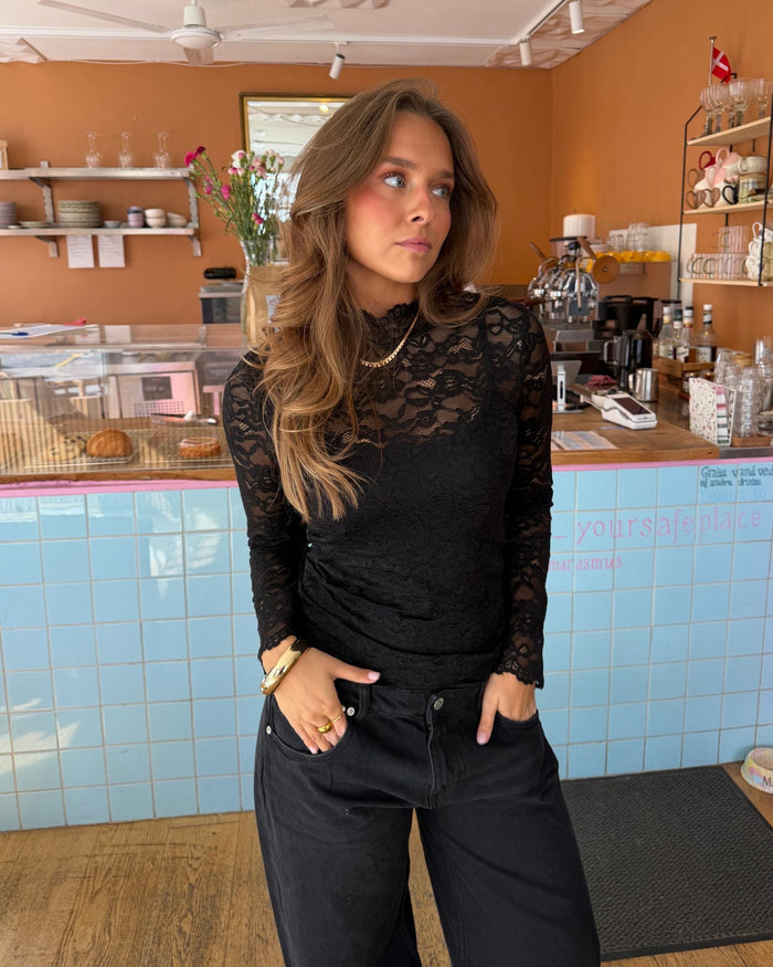 LEXI LACE TOP - BLACK