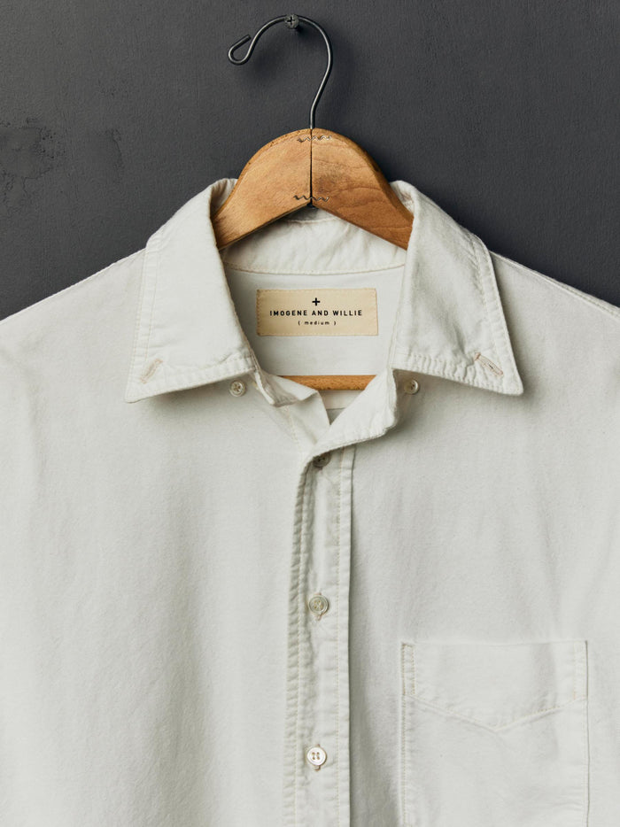 Gray lightweight beach oxford in white