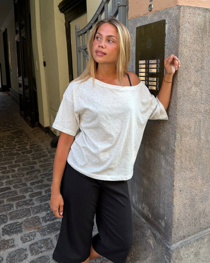 LIVA OFF-THE-SHOULDER TOP - LIGHT GREY