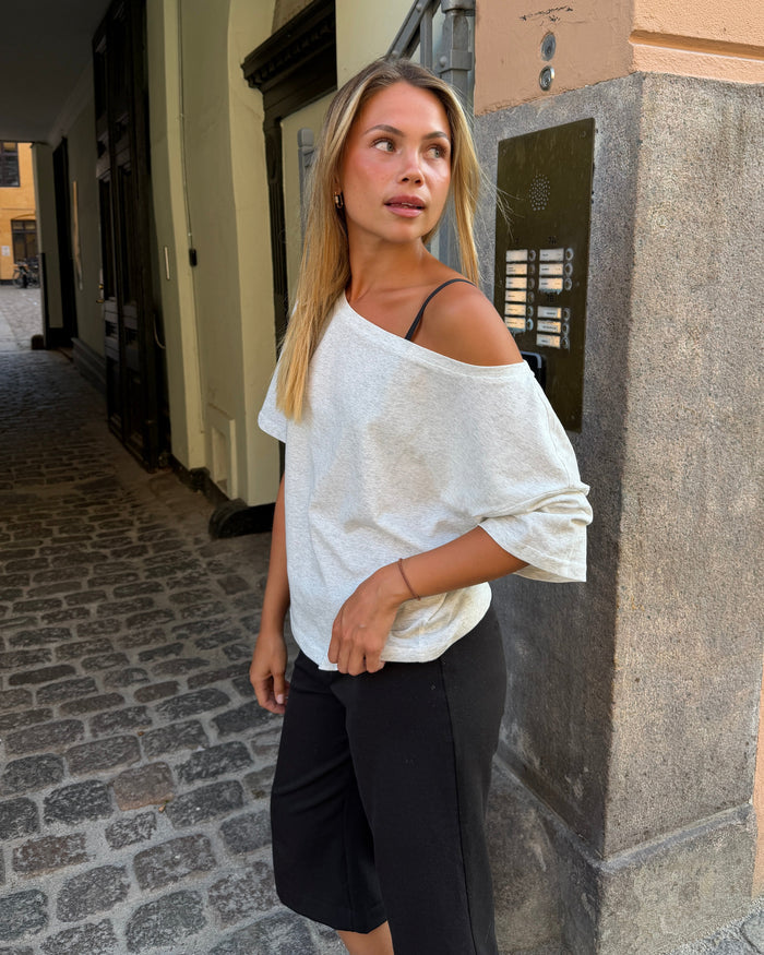 LIVA OFF-THE-SHOULDER TOP - LIGHT GREY