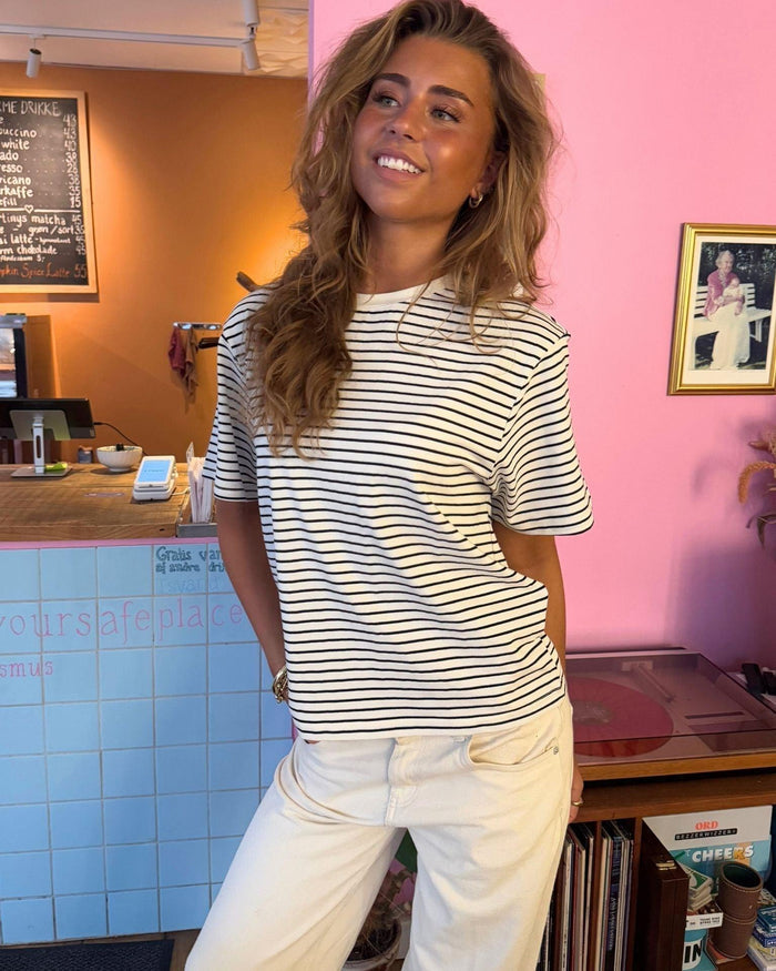 LYKKE STRIPE TEE - WHITE/BLACK