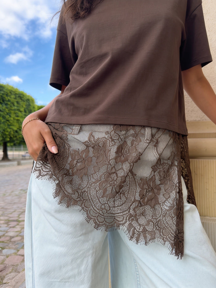 MAVE LACE T-SHIRT - HOT FUDGE [AI]