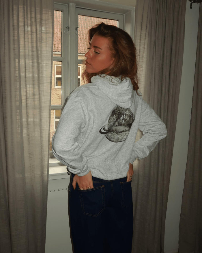 PLANET DISCO (black) HOODIE (rygprint) - GREY