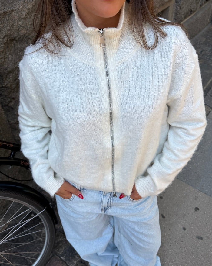 SOFIE ZIP KNIT i off-white fra DinVintageShop