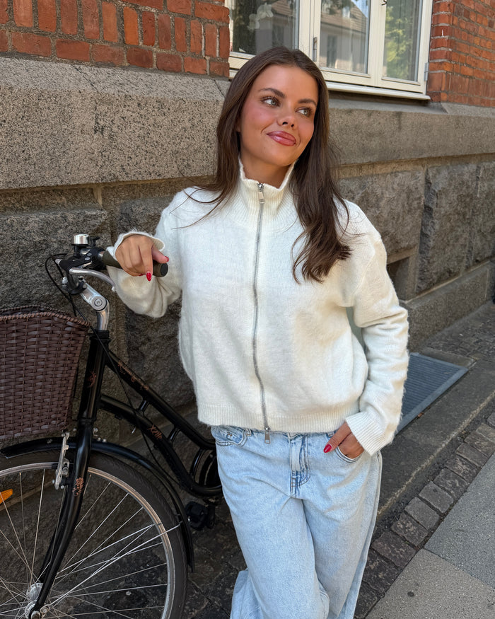 SOFIE ZIP KNIT i off-white fra DinVintageShop