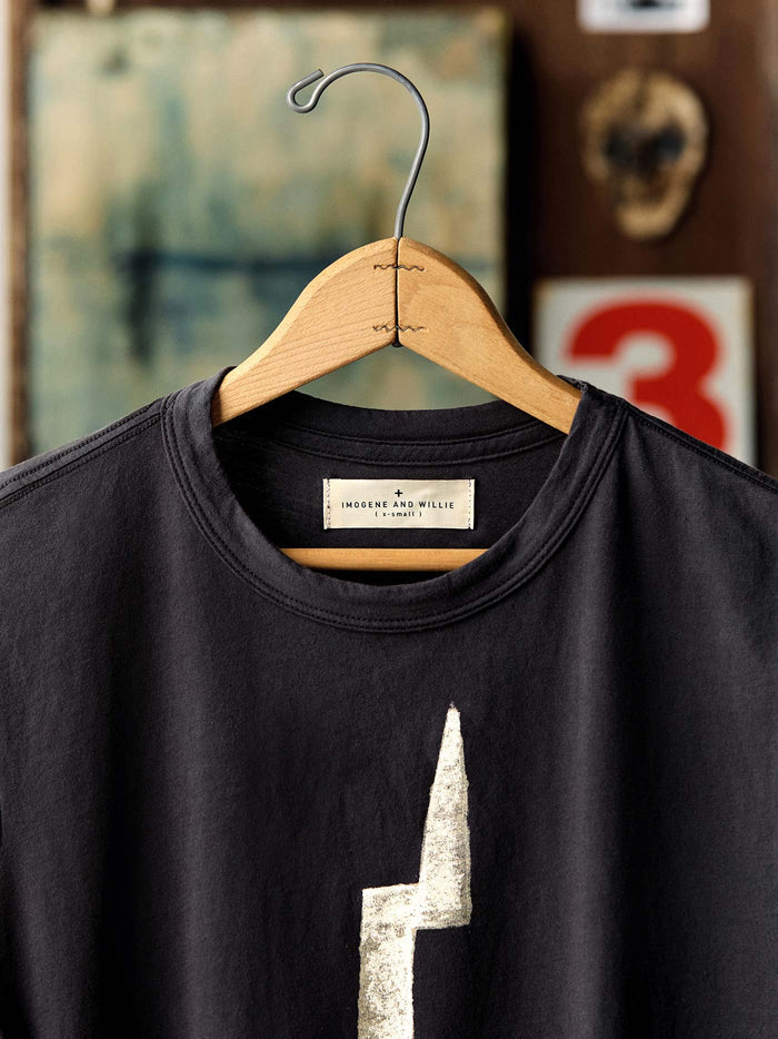 Tan the "bolt" tee in black