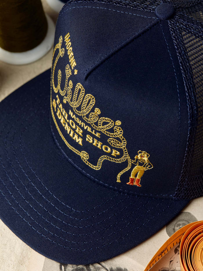 Black the "lasso" trucker