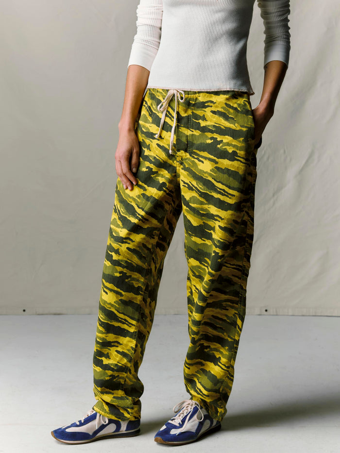 Dark Gray the lounge pant in brushstroke camo