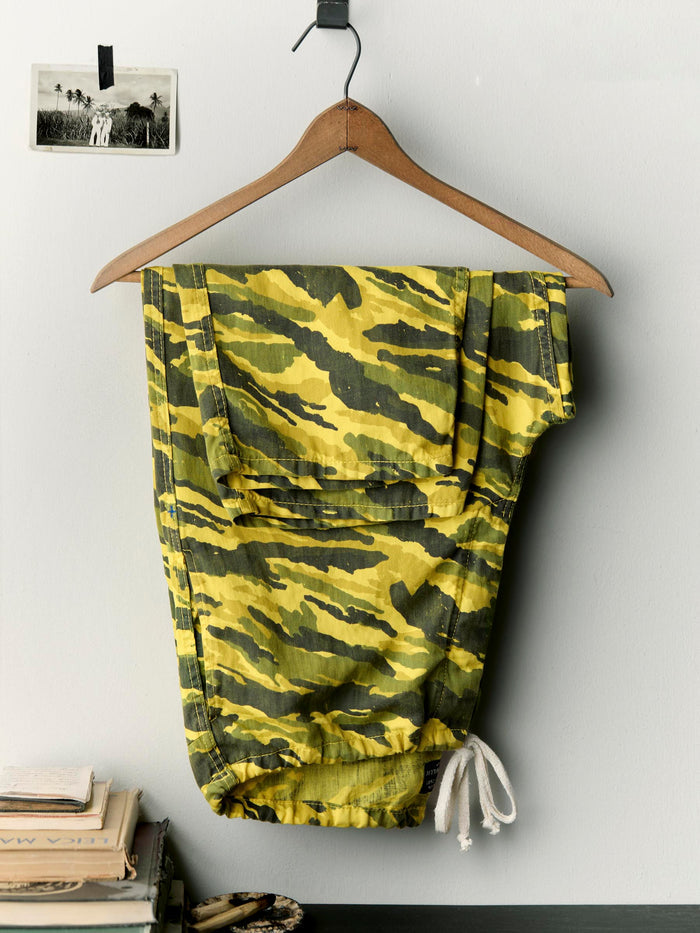 Light Gray the lounge pant in brushstroke camo