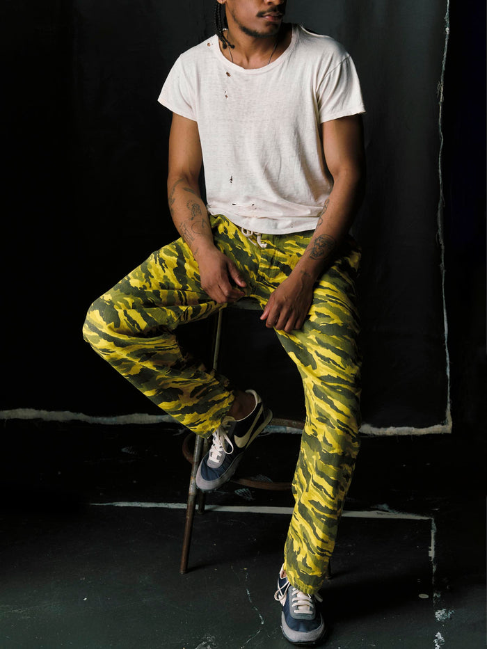 Black the lounge pant in brushstroke camo