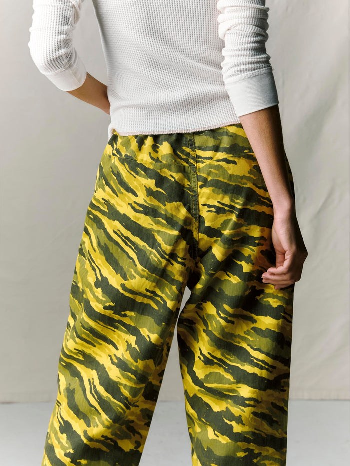 Dark Gray the lounge pant in brushstroke camo