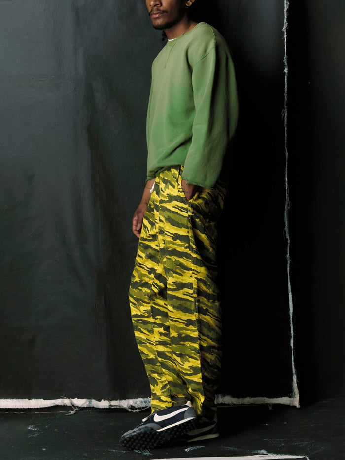 Black the lounge pant in brushstroke camo