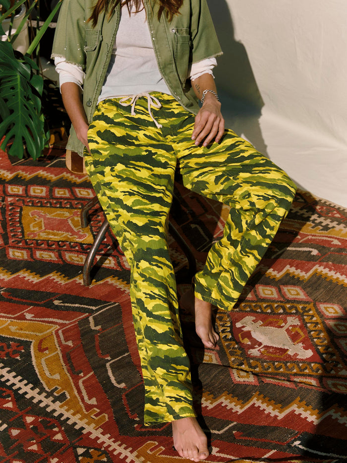 Gray the lounge pant in brushstroke camo