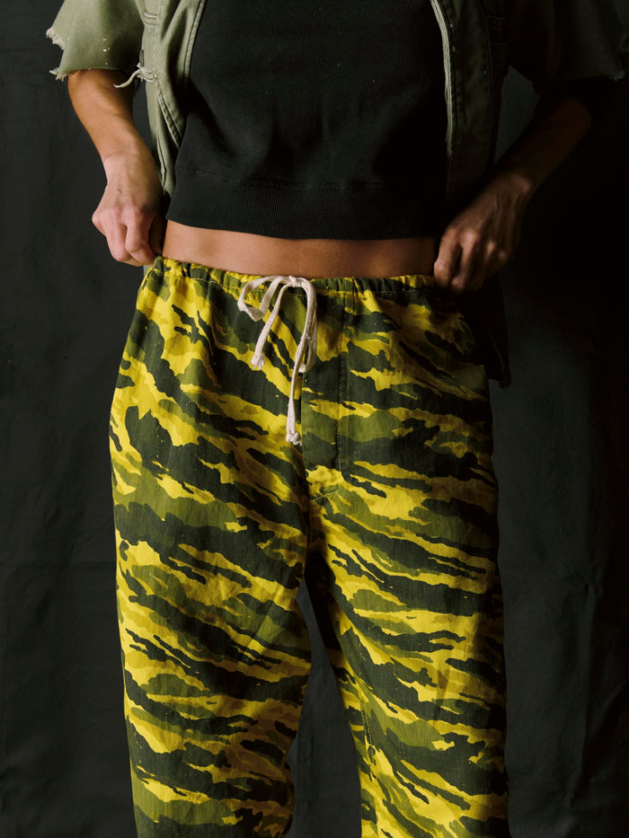 Black the lounge pant in brushstroke camo