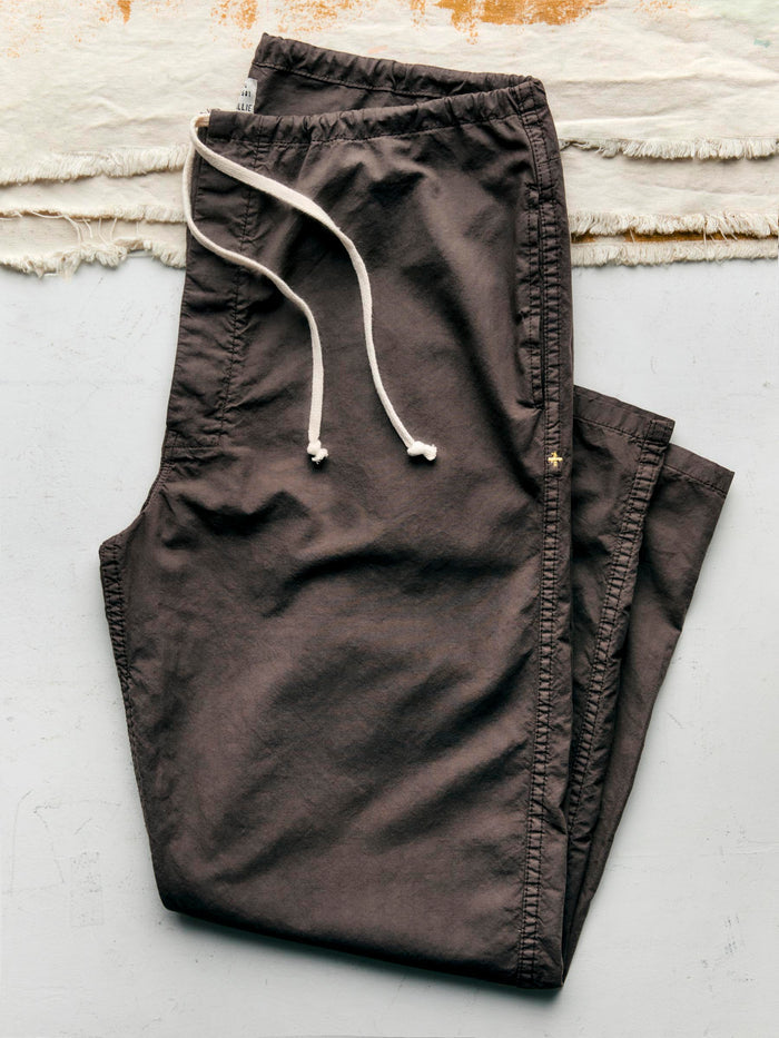 Light Gray the lounge pant in umber poplin