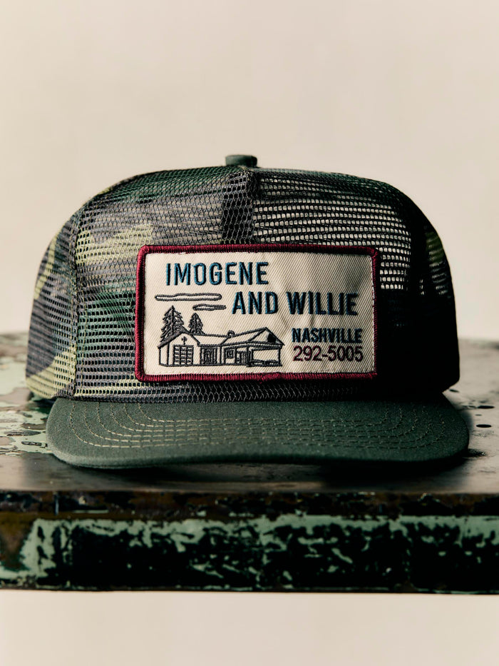 Black the "service station" mesh trucker in camo