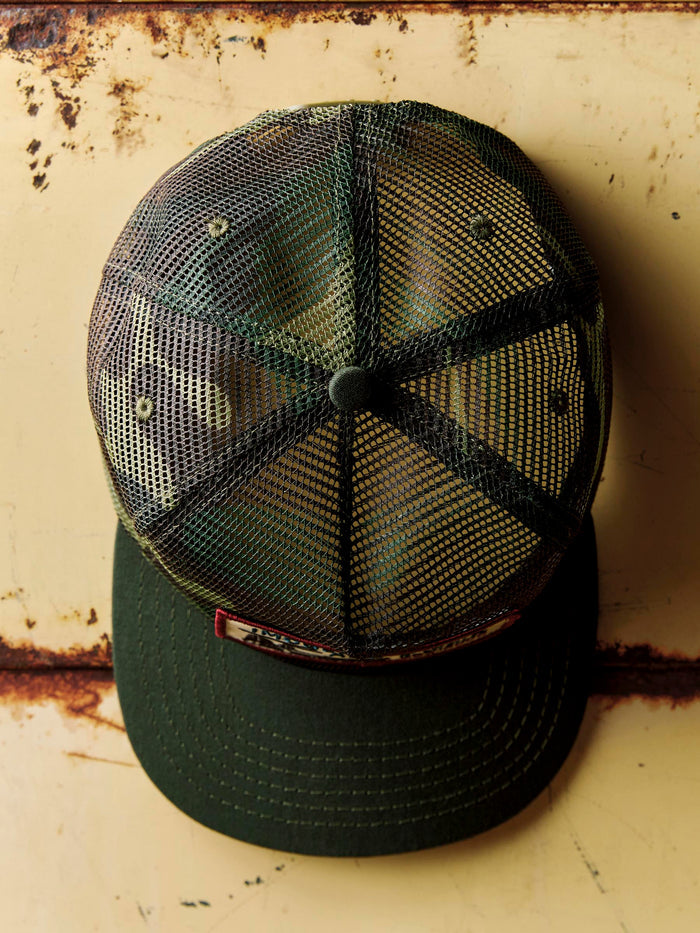 Black the "service station" mesh trucker in camo