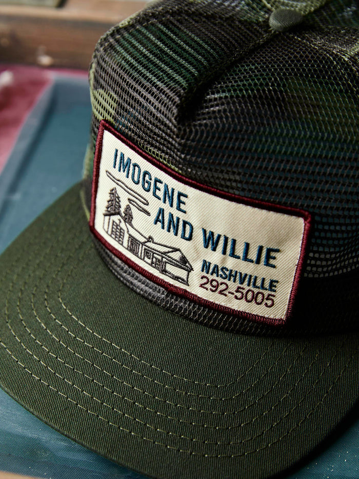 Black the "service station" mesh trucker in camo