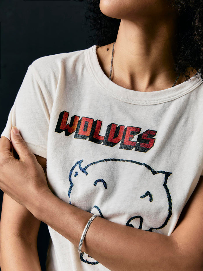 Black the "wolves" drop tee