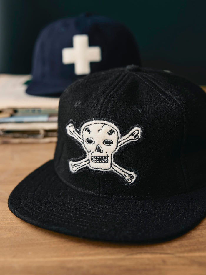 Rosy Brown the wool "hellcats" cap in black