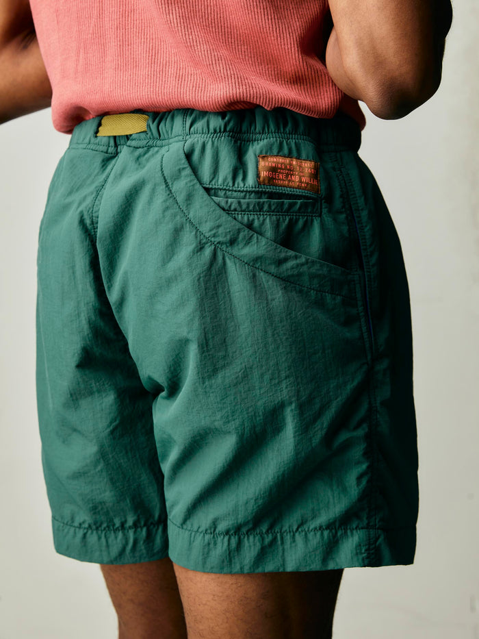 Gray trail short in forest green